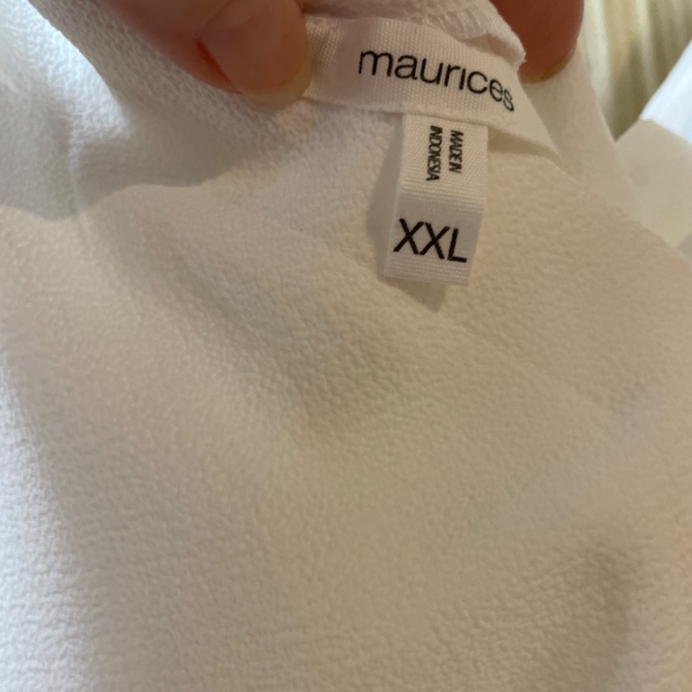 Women XXL Beautiful and Simple Lightweight White Tank Blouse Summer Top - Picture 5 of 6